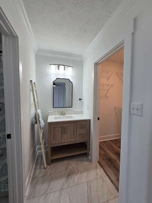 Building Photo - "Charming 3-Bedroom Retreat with Granite Finishes & Cozy Fireplace in Jacksonville!"
