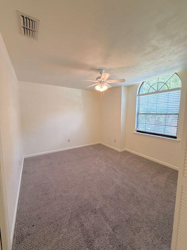Building Photo - 4414 Stratfordshire Ct