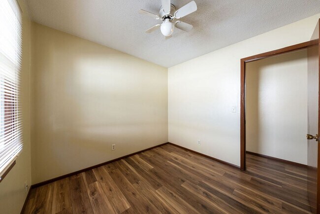 Building Photo - Recently-renovated home perfect for family