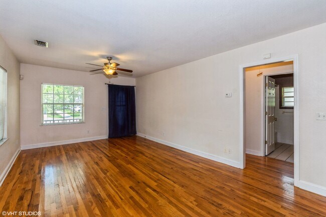 Building Photo - 3 bedroom 2 bath College Park Home