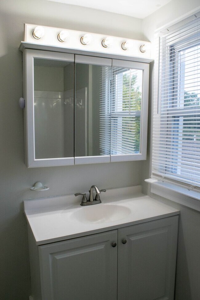 Building Photo - 25 South End Rd