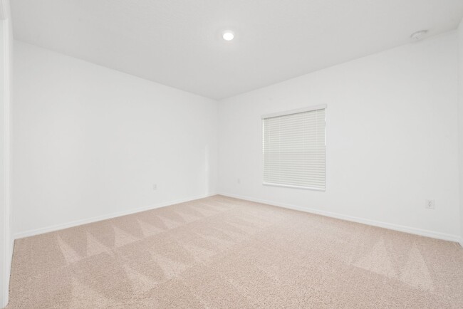 Building Photo - 4 Bedroom/2 Bath Home with WaterView in St...