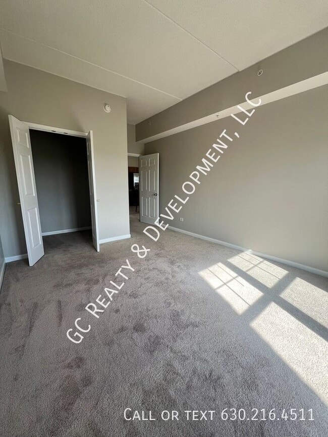 Building Photo - 125 Lakeview Dr