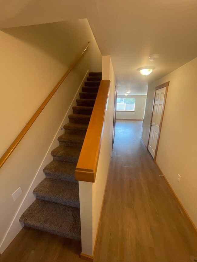 Building Photo - 2 Bedroom in Lebanon with Garage and backy...