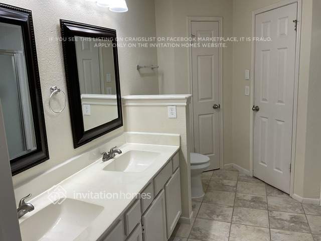 Building Photo - 14423 Sun Harbor Dr