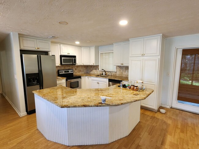 Building Photo - Beach lifestyle!