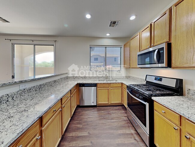 Building Photo - 668 W Paseo Celestial