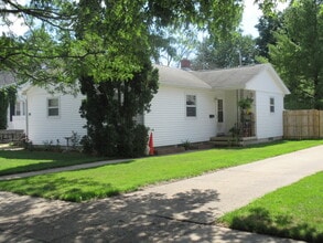 Building Photo - 22 S Randall Ave