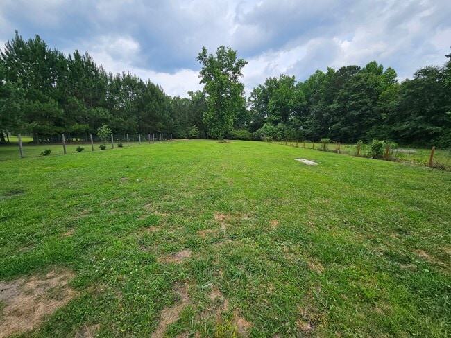 Building Photo - 3 Bed, .6 Acre Home In Chinquapin