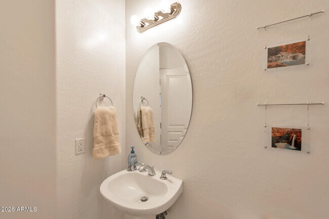 Building Photo - 2019 E Campbell Ave