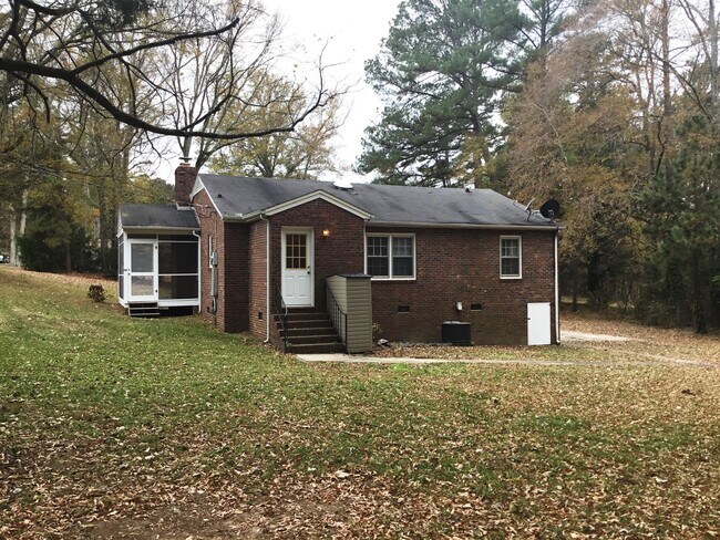 Building Photo - 3016 Hilton Rd
