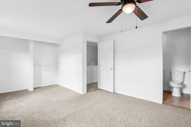 Building Photo - 15537 N Oak Ct