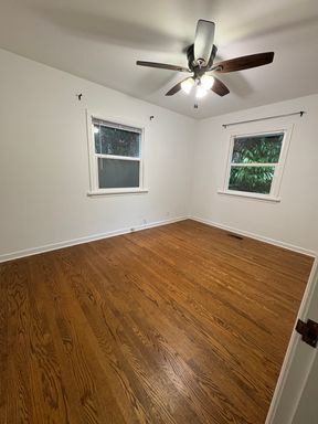 Building Photo - Freshly Painted Large Queen Anne Home! $3495