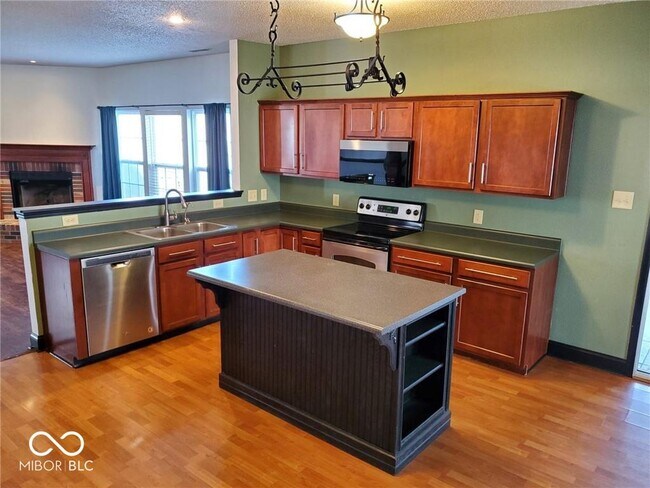 Building Photo - 5643 N Rockingham Ln