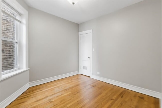 Building Photo - 4852 N Rockwell St