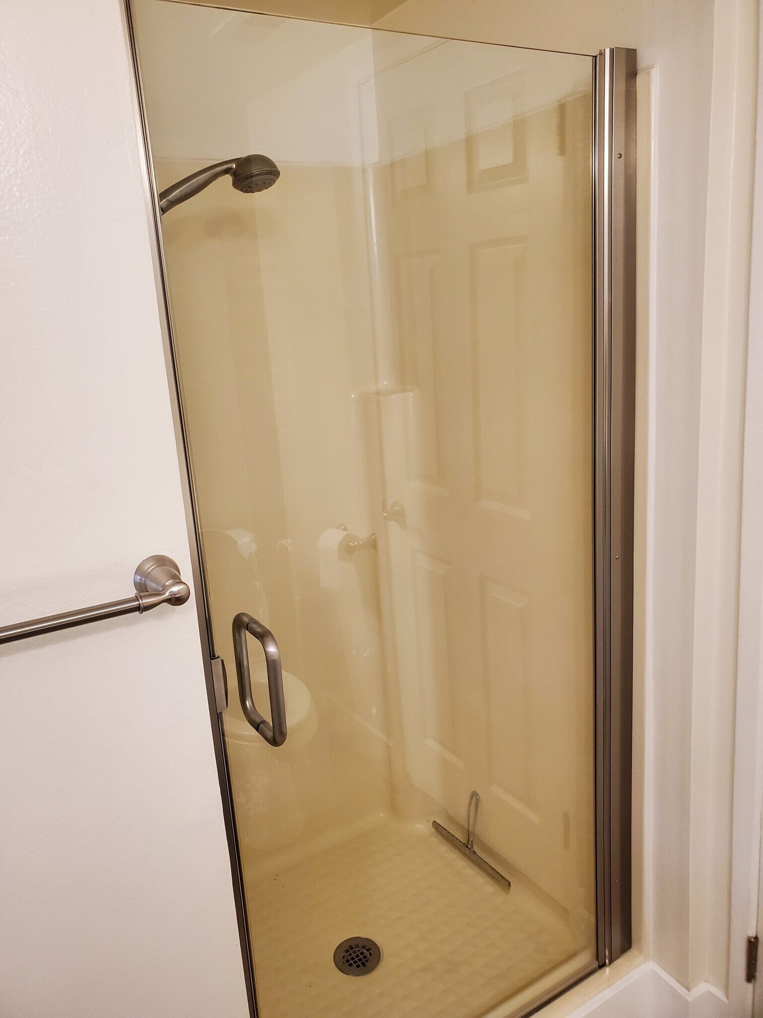 downstairs shower - 12330 Osborne St