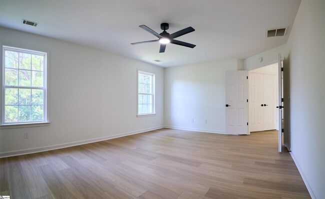 Building Photo - 307 Woodruff Lake Way