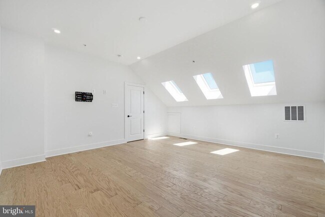 Building Photo - 10235 Dalmatian St