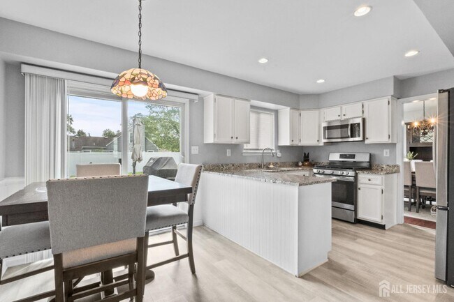 Building Photo - 3 Mendon Dr
