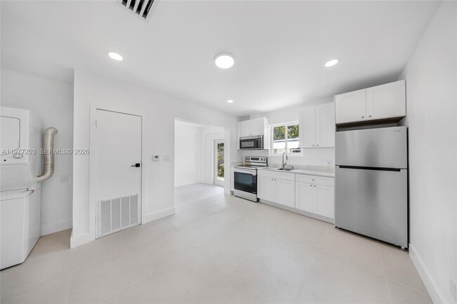 Building Photo - 250 NW 98th St