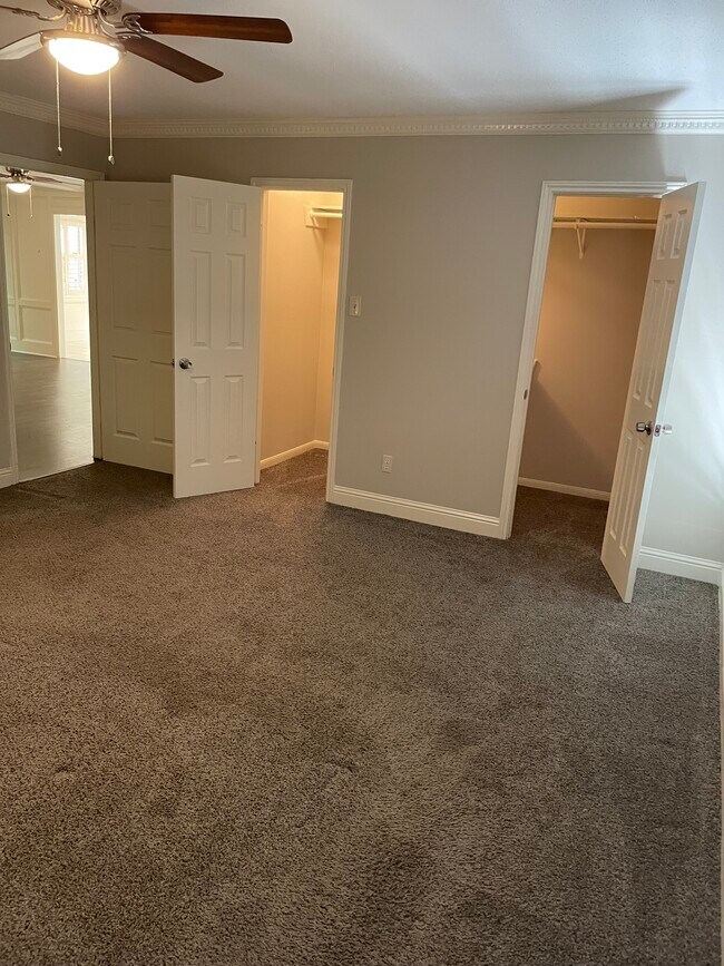 Building Photo - 2058 Shadow Rock Dr
