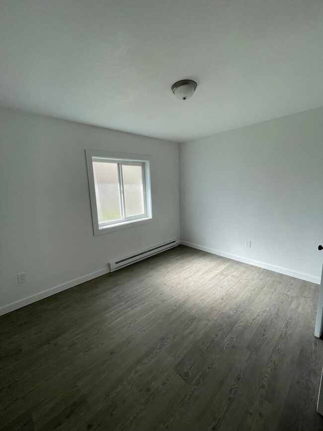 Building Photo - Fully Refreshed Westmoreland 3bd in Plex. ...