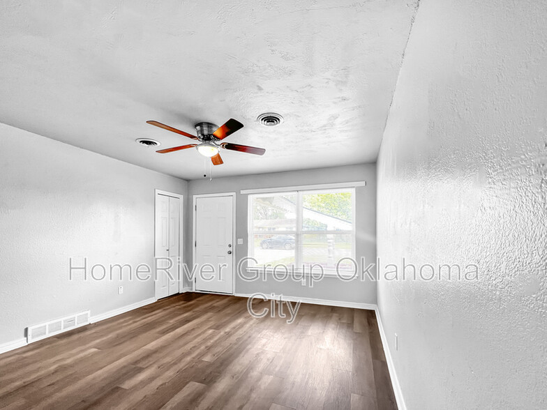Building Photo - 1509 Hampton Rd