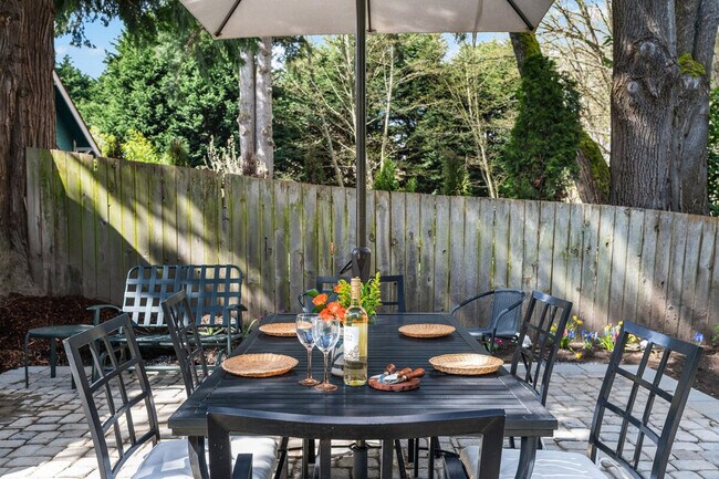 Building Photo - 4459 Brygger Dr W