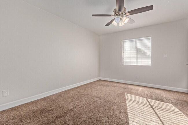 Building Photo - 3825 E Camelback Rd