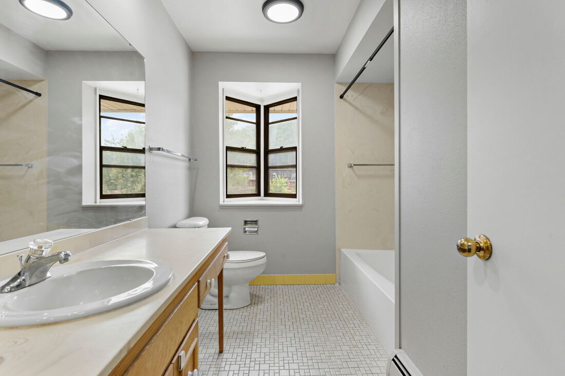 Building Photo - 5006 Whitcomb Dr