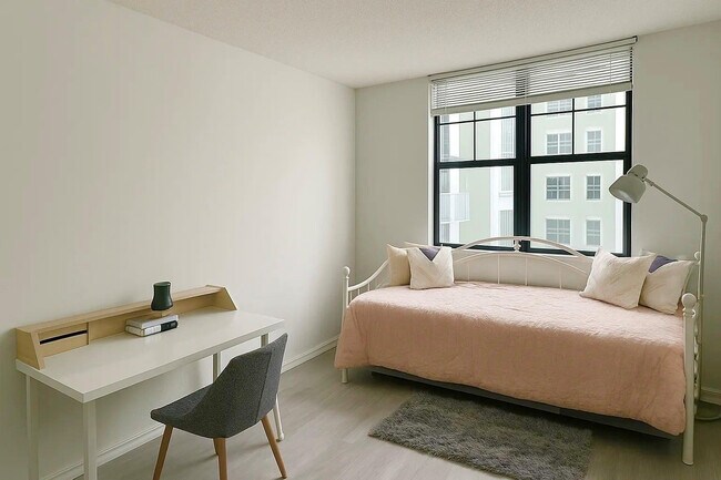 Building Photo - 1919 Van Buren St