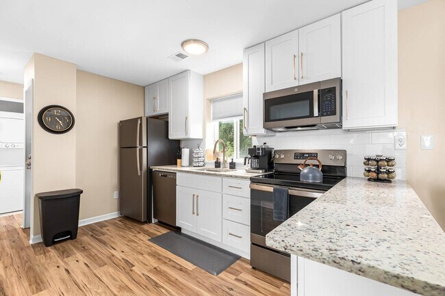 Building Photo - 18308 Mesle St