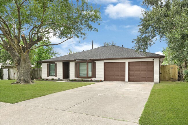 Building Photo - 10206 Sagebluff Dr