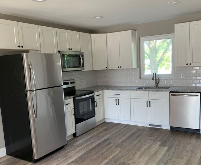 Building Photo - Brand new 3 bed/2.5 bath duplex located in the east side of Lincolnton