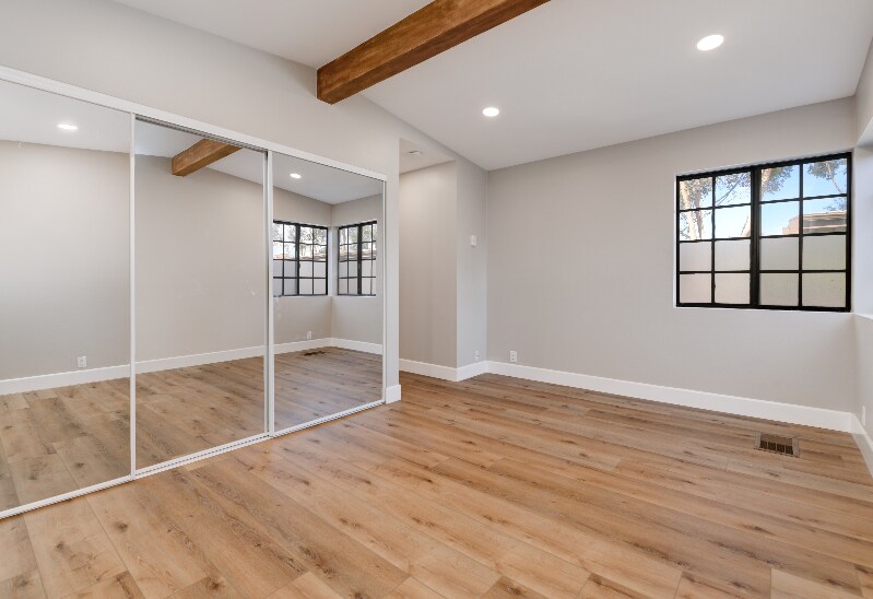 Building Photo - 8860 Villa La Jolla Dr