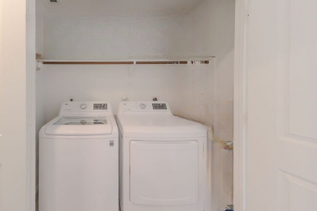 Building Photo - 10502 Torroja Wy