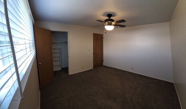 Building Photo - Murray Gem