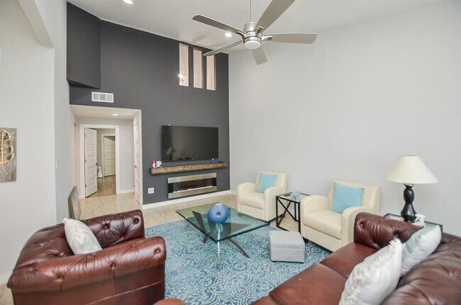 Building Photo - 12625 Memorial Dr