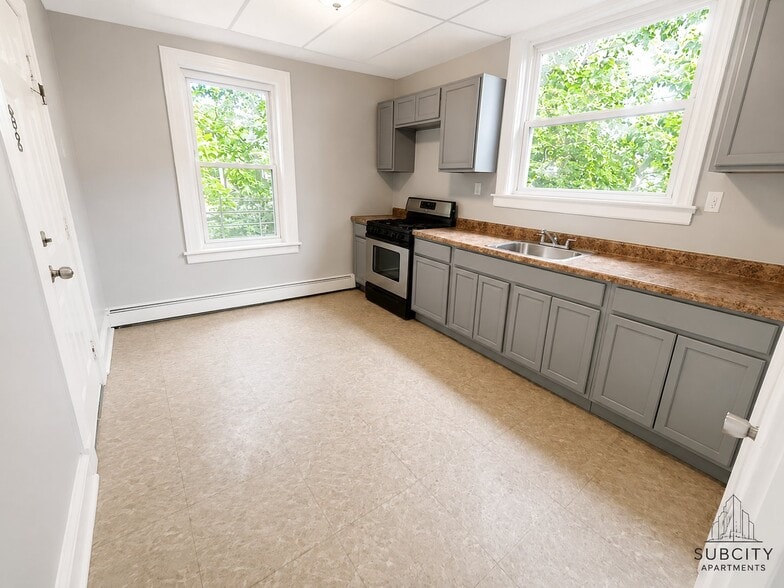 Building Photo - 70 Eaton Pl