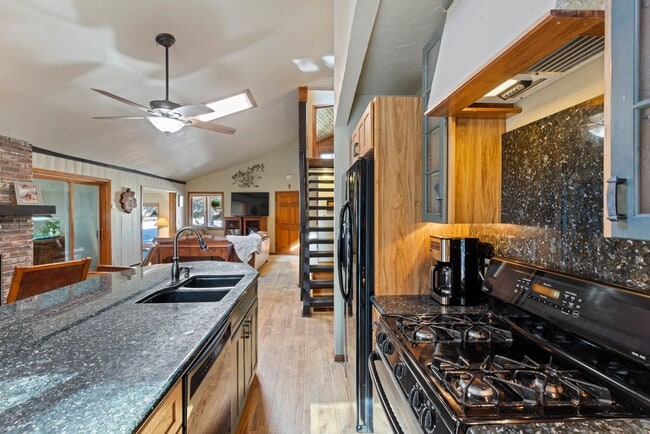 Building Photo - Country Mountain House with SKI AREA ACCESS, Multiple living spaces!  DOG RUN! HOT TUB