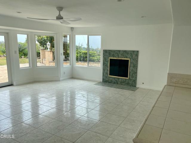 Building Photo - 1148 Colina Vista