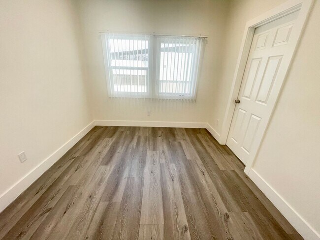 Building Photo - ***1 Bed 1 Bath apartment in the most desi...