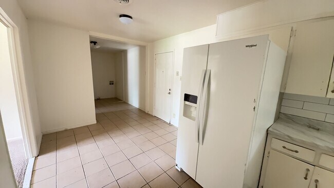 Building Photo - Upgraded 4 bedroom 2.5 bathroom house!  HOUSING ACCEPTED! MOVE-IN SPECIAL!