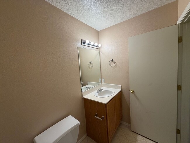 Building Photo - 3 Bedroom Single Story Available Near McMahon Blvd NW & Unser Blvd NW!