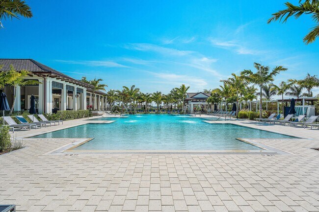 Building Photo - 9256 Crestview Cir