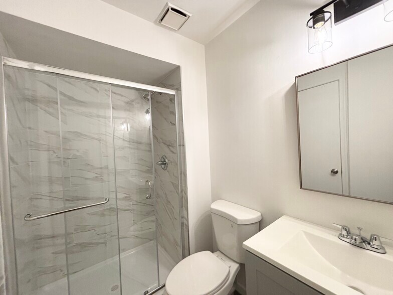 Building Photo - 33 Wyndham Pl