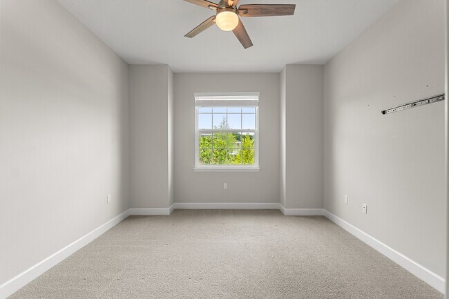 Building Photo - 1125 Victoria Hills Dr S