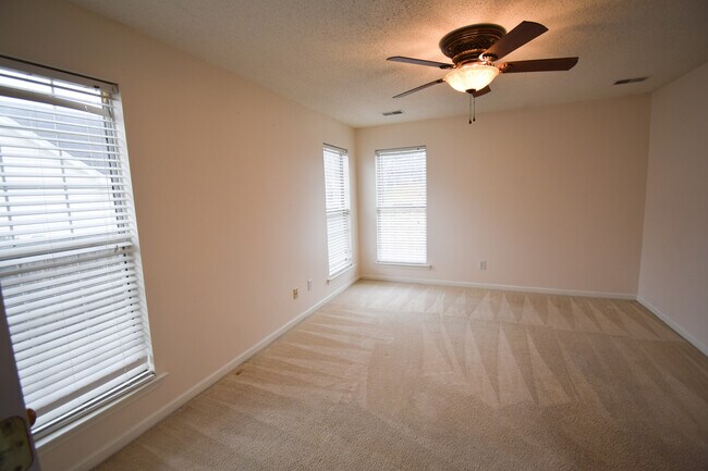 Building Photo - 104 Summit Ridge Cir