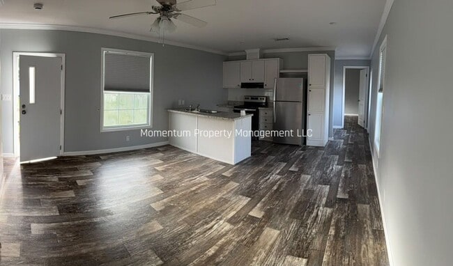 Building Photo - 16112 La Bella St