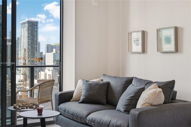 Building Photo - 121 NE 5th St